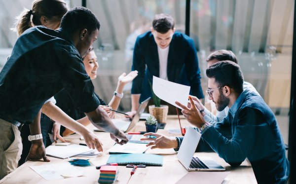 Comment utiliser les relations publiques pour attirer les investisseurs vers votre entreprise